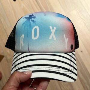 Roxy snapback hat, never worn